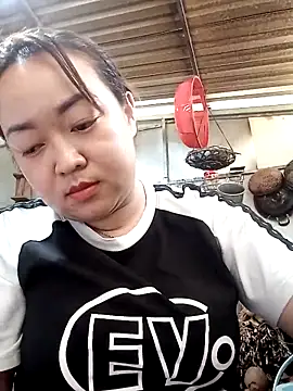 Snapshot of VyOanh2K chatting on March 5, 2:57 am VyOanh2K online show from March 5, 2:57 am