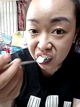 Snapshot of VyOanh2K chatting on March 10, 6:27 am VyOanh2K online show from March 10, 6:27 am