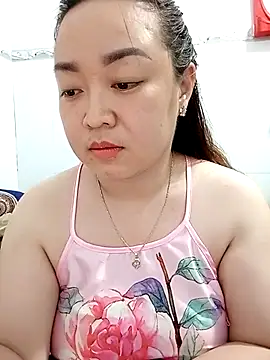 Snapshot of VyOanh2K chatting on March 10, 2:16 pm VyOanh2K online show from March 10, 2:16 pm