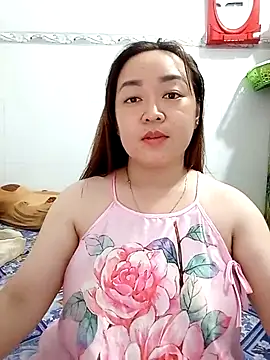 Snapshot of VyOanh2K chatting on March 12, 5:49 pm VyOanh2K online show from March 12, 5:49 pm