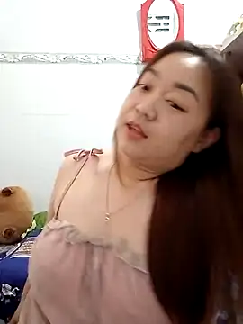 Snapshot of VyOanh2K chatting on March 17, 7:24 am VyOanh2K online show from March 17, 7:24 am