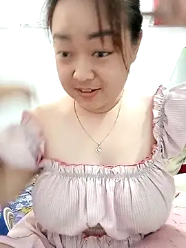 Snapshot of VyOanh2K chatting on March 18, 7:52 am VyOanh2K online show from March 18, 7:52 am