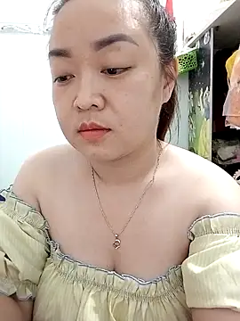 Snapshot of VyOanh2K chatting on March 19, 4:24 pm VyOanh2K online show from March 19, 4:24 pm