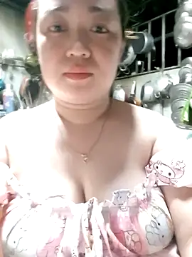 Snapshot of VyOanh2K chatting on September 15, 1:11 pm VyOanh2K online show from September 15, 1:11 pm