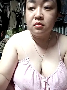 Snapshot of VyOanh2K chatting on October 5, 3:10 pm VyOanh2K online show from October 5, 3:10 pm