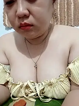 Snapshot of VyOanh2K chatting on October 20, 2:39 pm VyOanh2K online show from October 20, 2:39 pm