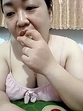 Snapshot of VyOanh2K chatting on October 24, 2:57 pm VyOanh2K online show from October 24, 2:57 pm