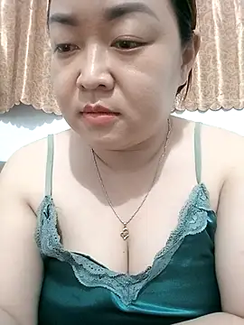 Snapshot of VyOanh2K chatting on October 27, 2:43 pm VyOanh2K online show from October 27, 2:43 pm