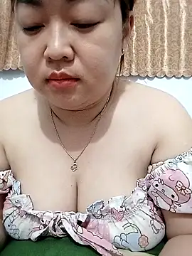 Snapshot of VyOanh2K chatting on November 16, 3:39 pm VyOanh2K online show from November 16, 3:39 pm