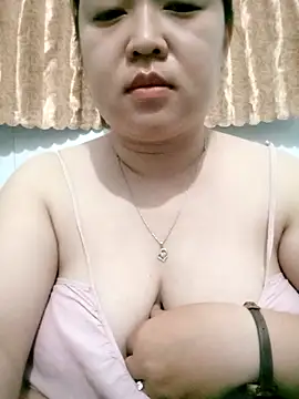 Snapshot of VyOanh2K chatting on December 3, 3:32 pm VyOanh2K online show from December 3, 3:32 pm