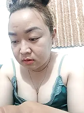 Snapshot of VyOanh2K chatting on December 5, 3:30 pm VyOanh2K online show from December 5, 3:30 pm