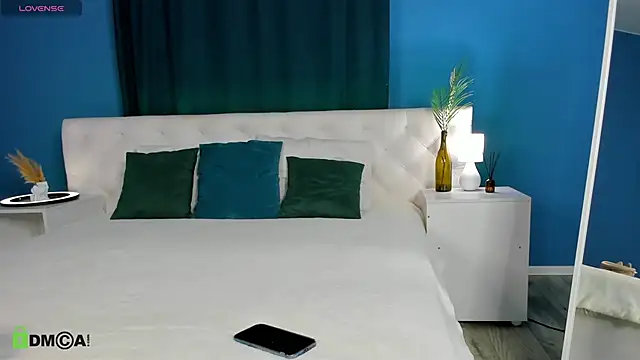 Eva  Lewis online show from September 13, 1:05 am