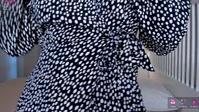 Eva  Lewis online show from February 15, 7:51 am