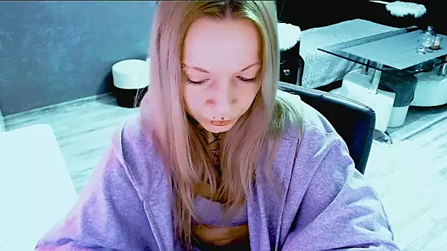 Snapshot of InesGold chatting on October 17, 7:22 am InesGold online show from October 17, 7:22 am