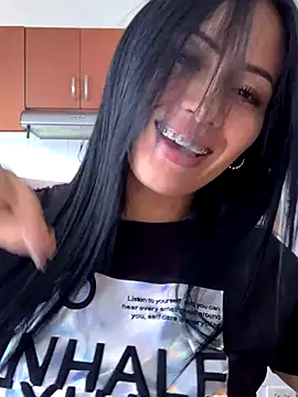 Snapshot of Sara_luna_ chatting on December 3, 8:50 pm Sara luna  online show from December 3, 8:50 pm