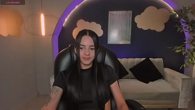 HannahJamesX online show from January 8, 9:55 pm