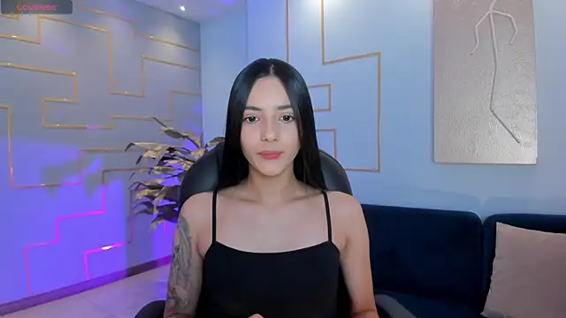 HannahJamesX online show from February 7, 6:45 pm