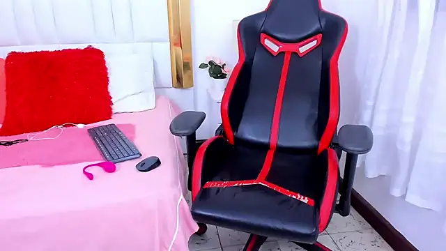 Snapshot of MadelineJackson chatting on January 9, 7:31 am MadelineJackson online show from January 9, 7:31 am