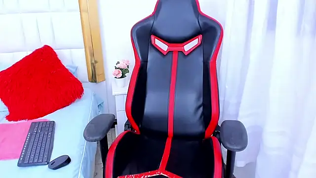 Snapshot of MadelineJackson chatting on January 18, 4:59 am MadelineJackson online show from January 18, 4:59 am