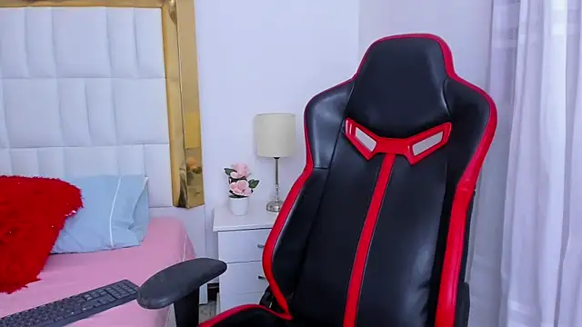 Snapshot of MadelineJackson chatting on February 15, 11:25 pm MadelineJackson online show from February 15, 11:25 pm