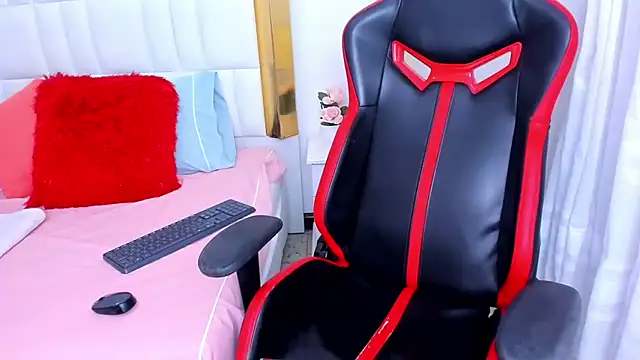 Snapshot of MadelineJackson chatting on March 5, 11:49 pm MadelineJackson online show from March 5, 11:49 pm