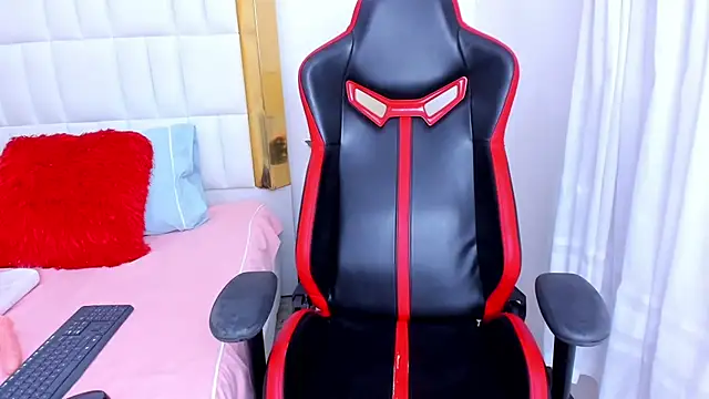 Snapshot of MadelineJackson chatting on March 8, 3:17 am MadelineJackson online show from March 8, 3:17 am