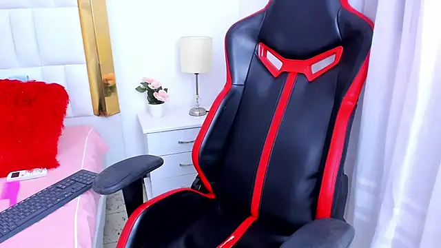 Snapshot of MadelineJackson chatting on March 15, 4:35 am MadelineJackson online show from March 15, 4:35 am