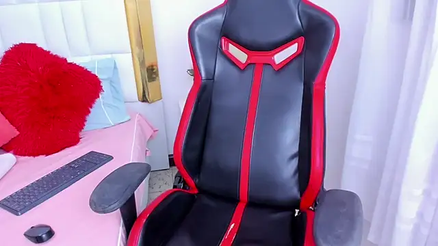 Snapshot of MadelineJackson chatting on March 21, 1:13 am MadelineJackson online show from March 21, 1:13 am