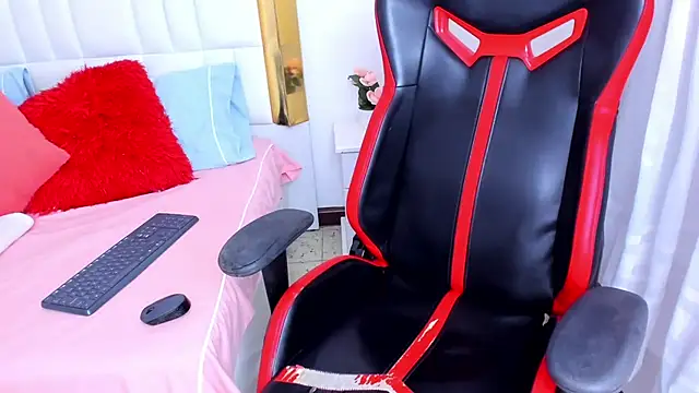 Snapshot of MadelineJackson chatting on March 23, 12:04 am MadelineJackson online show from March 23, 12:04 am