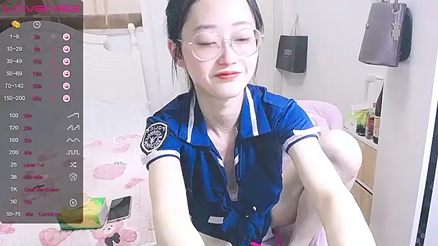 Snapshot of Destin_ chatting on March 2, 1:38 pm Destin online show from March 2, 1:38 pm