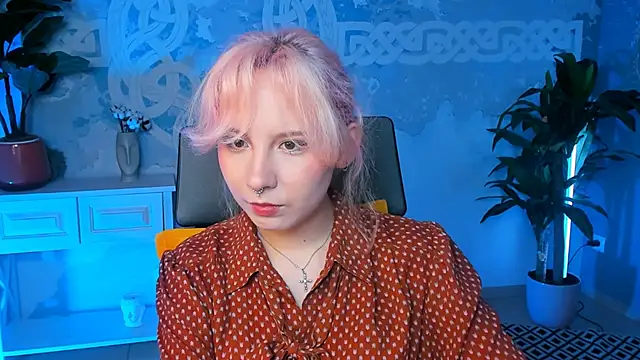 Snapshot of JasmineMilko chatting on February 5, 5:09 am JasmineMilko online show from February 5, 5:09 am