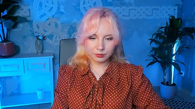 Snapshot of JasmineMilko chatting on February 5, 8:11 am JasmineMilko online show from February 5, 8:11 am