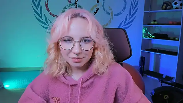 Snapshot of JasmineMilko chatting on February 7, 11:12 am JasmineMilko online show from February 7, 11:12 am