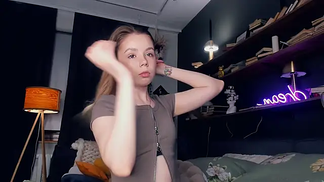 Snapshot of DominikaElis chatting on February 17, 12:32 am DominikaElis online show from February 17, 12:32 am