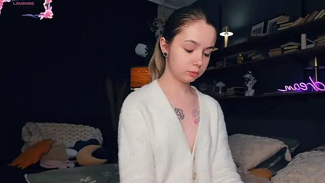 Snapshot of DominikaElis chatting on March 2, 7:56 pm DominikaElis online show from March 2, 7:56 pm