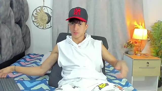  CamiloBass online show from April 14, 1:22 am