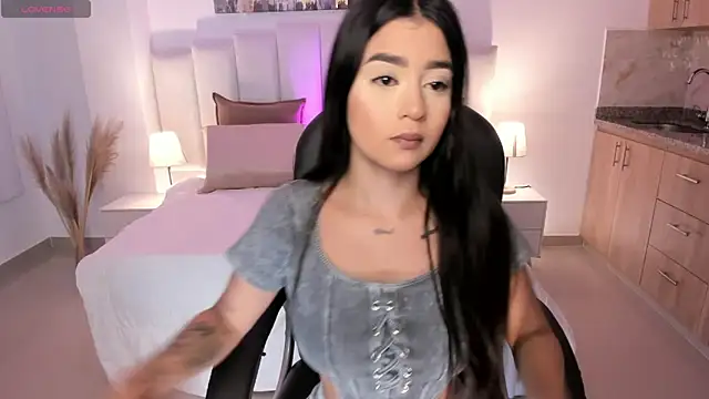 amelie jhons online show from November 18, 8:24 pm