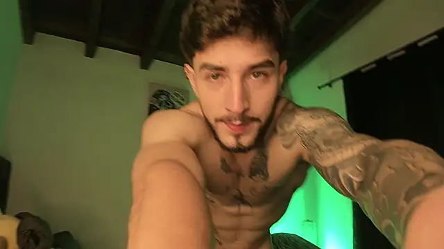 Snapshot of Valentino_Xander chatting on March 20, 3:34 am Valentino Xander online show from March 20, 3:34 am