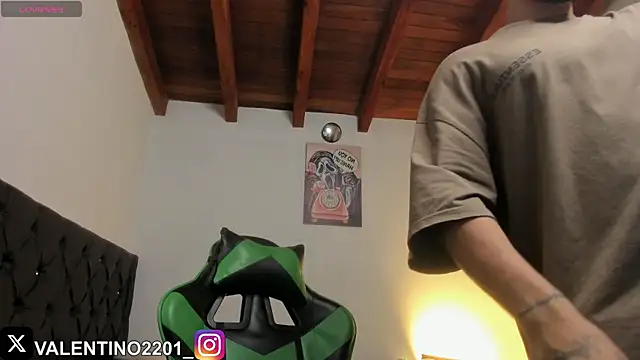 Snapshot of Valentino_Xander chatting on November 10, 12:09 am Valentino Xander online show from November 10, 12:09 am