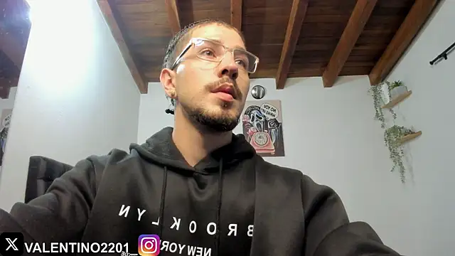 Snapshot of Valentino_Xander chatting on November 11, 1:49 am Valentino Xander online show from November 11, 1:49 am