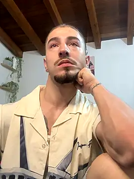 Snapshot of Valentino_Xander chatting on November 14, 12:20 am Valentino Xander online show from November 14, 12:20 am