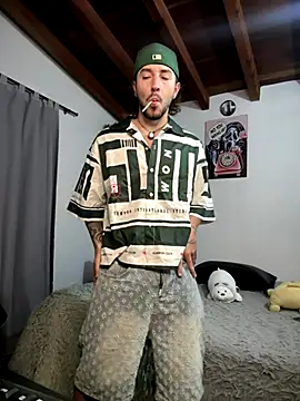 Snapshot of Valentino_Xander chatting on December 3, 1:24 am Valentino Xander online show from December 3, 1:24 am