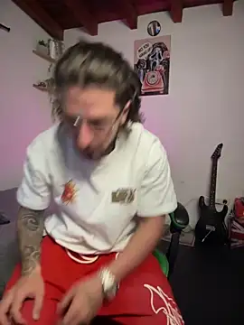 Snapshot of Valentino_Xander chatting on December 19, 1:56 am Valentino Xander online show from December 19, 1:56 am