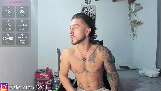 Snapshot of Valentino_Xander chatting on December 20, 1:34 am Valentino Xander online show from December 20, 1:34 am