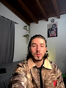 Snapshot of Valentino_Xander chatting on December 21, 1:24 am Valentino Xander online show from December 21, 1:24 am