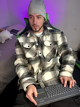 Snapshot of Valentino_Xander chatting on December 22, 3:58 am Valentino Xander online show from December 22, 3:58 am