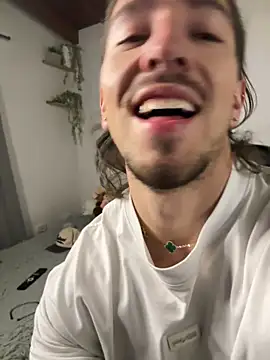 Snapshot of Valentino_Xander chatting on February 13, 4:41 am Valentino Xander online show from February 13, 4:41 am