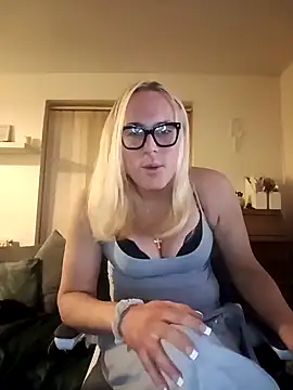 Connie Pepper online show from February 23, 8:44 pm