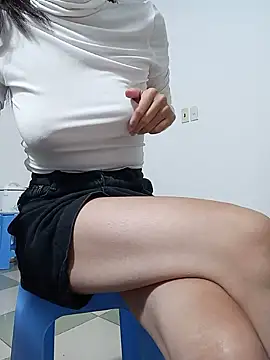 Snapshot of Hera_hera chatting on February 21, 3:21 pm Hera hera online show from February 21, 3:21 pm