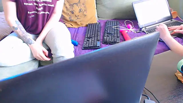 Caroline1995 online show from March 20, 12:00 pm